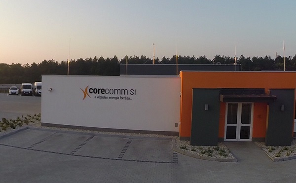 A Corecomm SI Kft. új, 1200 négyzetéteres telephelyén 270 watt teljesítményű napelemeket állít elő
