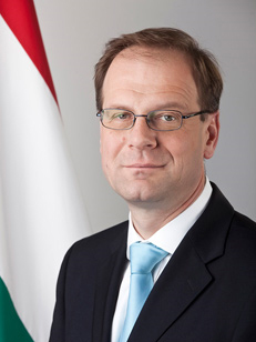 Navracsics Tibor közigazgatási és igazságügyi miniszter Navracsics Tibor