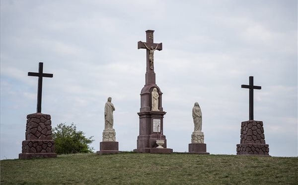 Megújult a veszprémfajszi kálvária