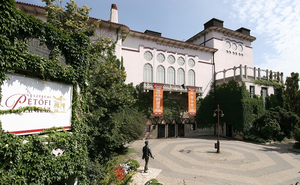 Megújul a Veszprémi Petőfi Színház épülete