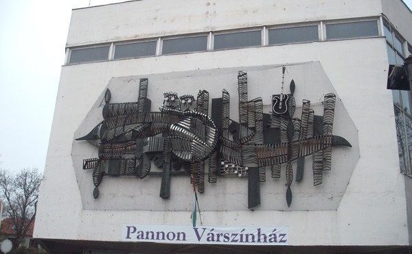 Hét bemutatója lesz a Pannon Várszínháznak
