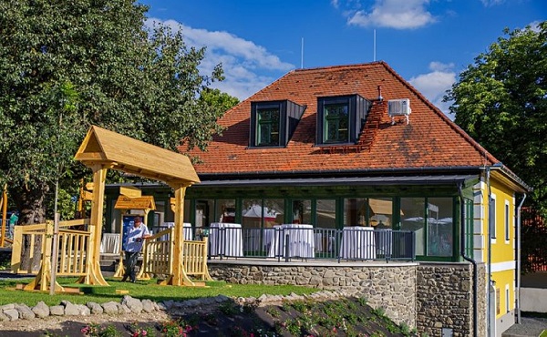 MűvészVölgy Kúria nyitotta meg kapuit Kapolcson