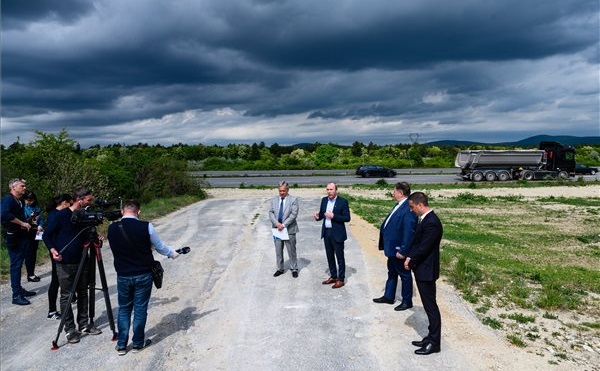 Megkezdődött a veszprémi déli elkerülő út bővítése