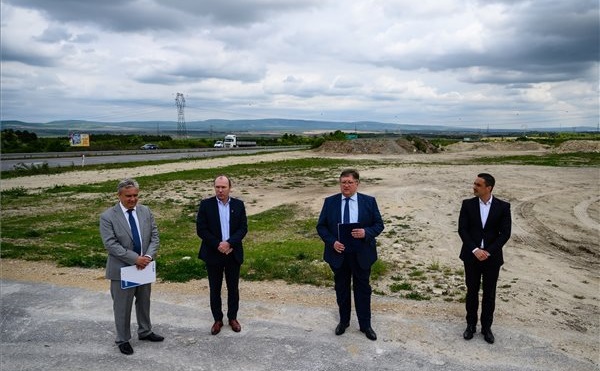 Megkezdődött a veszprémi déli elkerülő út bővítése
