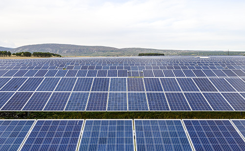 Öskün napelemparkot avattak