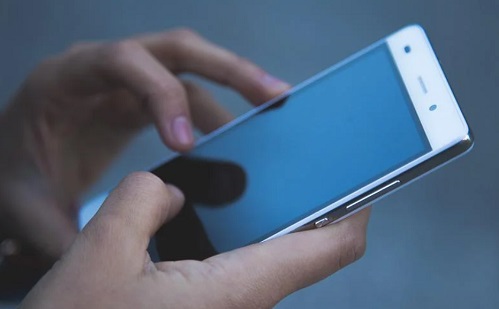 Leselkedni és videózni ment a sportlétesítménybe – vádat emeltek ellene